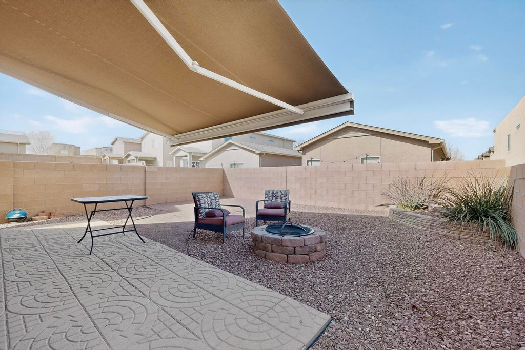 Image 35 of property listing at 10639 Microlith Road SW, Albuquerque, NM 87121