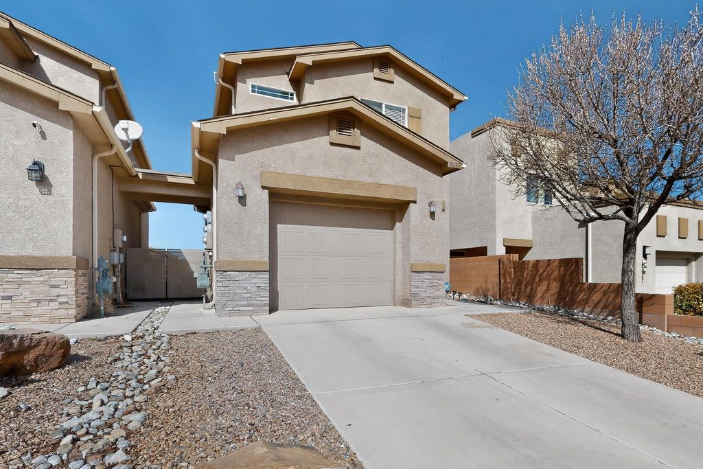 Image 4 of property listing at 10639 Microlith Road SW, Albuquerque, NM 87121