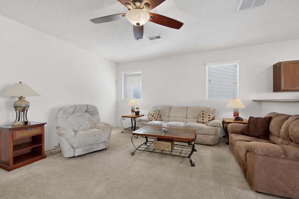 Image 7 of property listing at 10639 Microlith Road SW, Albuquerque, NM 87121