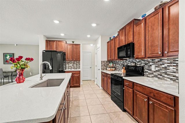 10022 CARLOWAY HILLS DRIVE, Wimauma, FL 33598