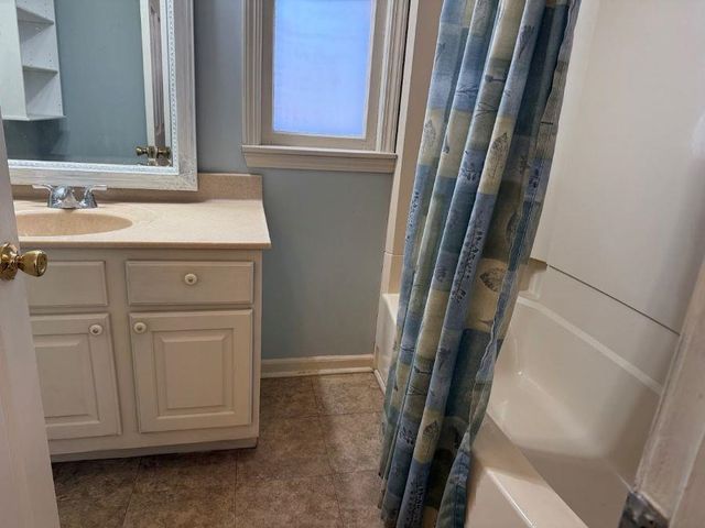 609 State St., Salina, KS 67401