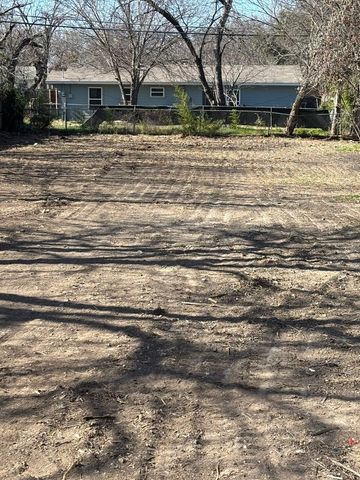 825 Clyde Street, White Settlement, TX 76108