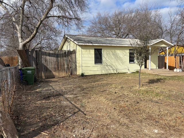 825 Clyde Street, White Settlement, TX 76108
