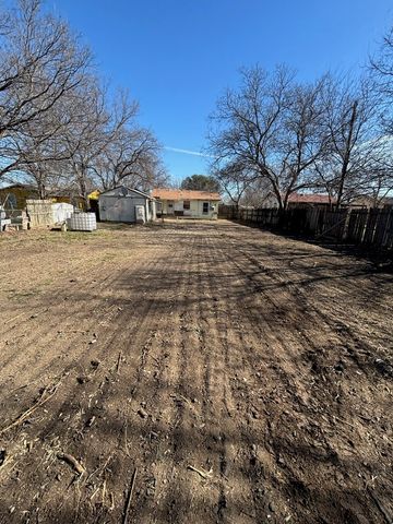 825 Clyde Street, White Settlement, TX 76108