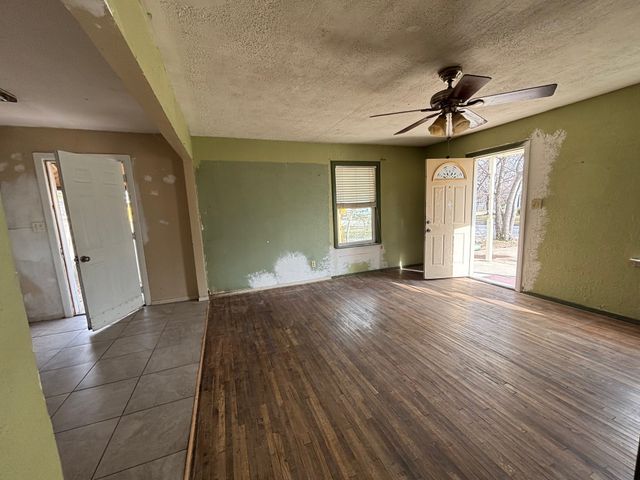 825 Clyde Street, White Settlement, TX 76108