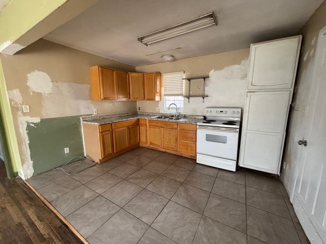 825 Clyde Street, White Settlement, TX 76108