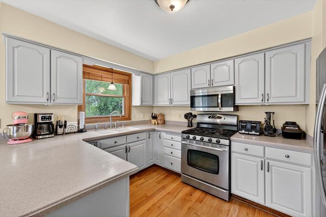 919 Squire LANE, West Bend, WI 53090