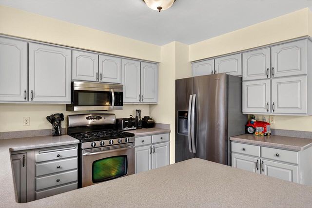 919 Squire LANE, West Bend, WI 53090