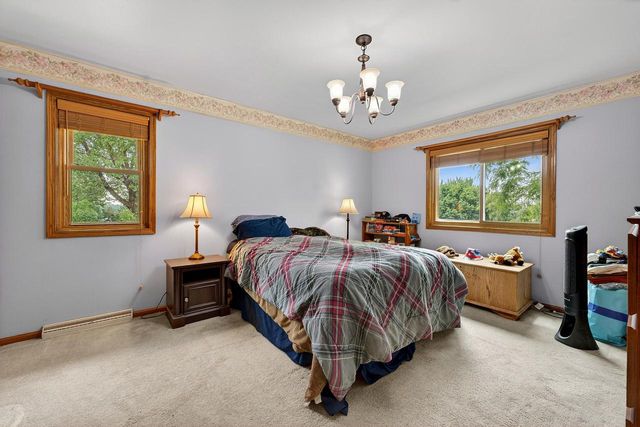 919 Squire LANE, West Bend, WI 53090