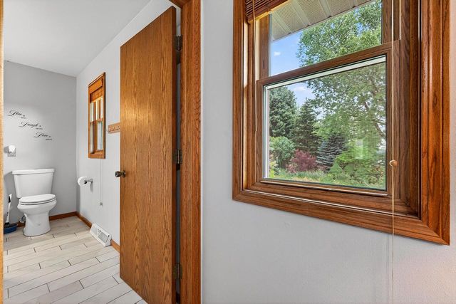 919 Squire LANE, West Bend, WI 53090