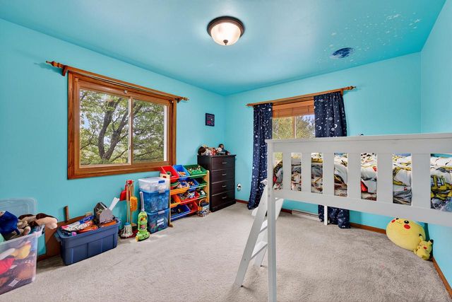 919 Squire LANE, West Bend, WI 53090