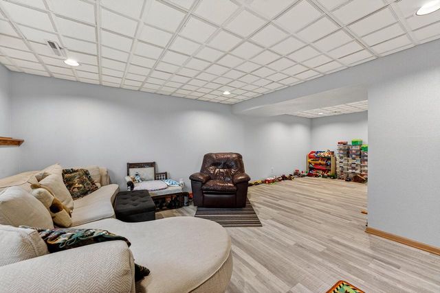 919 Squire LANE, West Bend, WI 53090