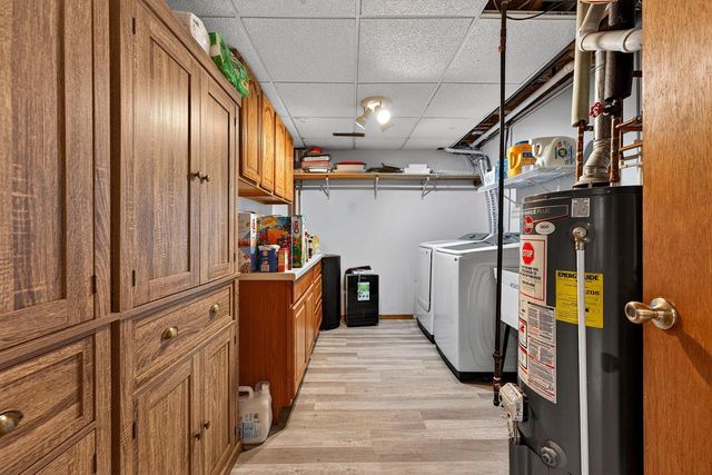 919 Squire LANE, West Bend, WI 53090