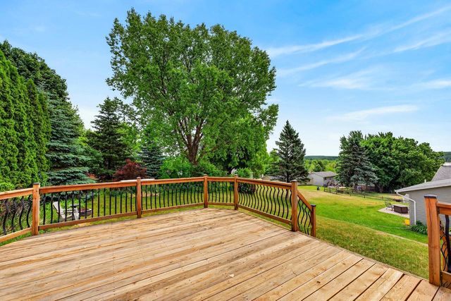 919 Squire LANE, West Bend, WI 53090