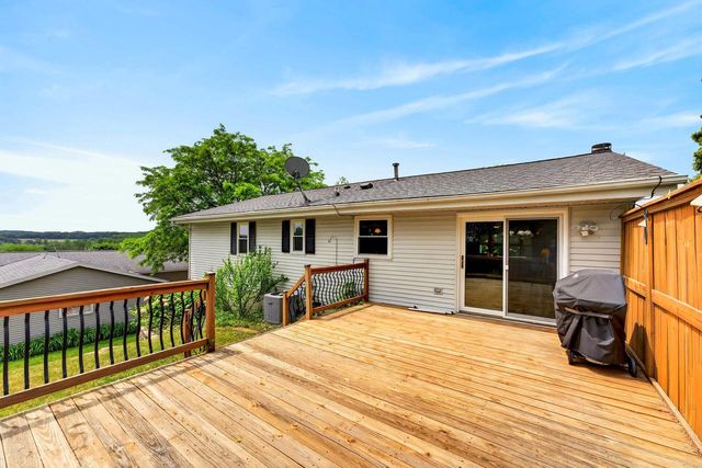 919 Squire LANE, West Bend, WI 53090