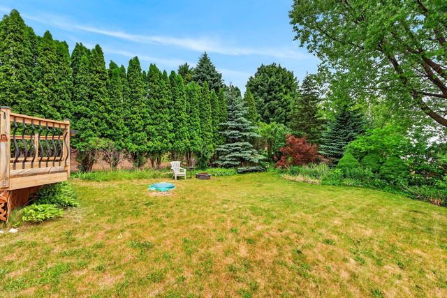 919 Squire LANE, West Bend, WI 53090
