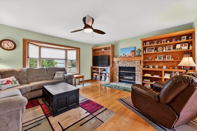 919 Squire LANE, West Bend, WI 53090