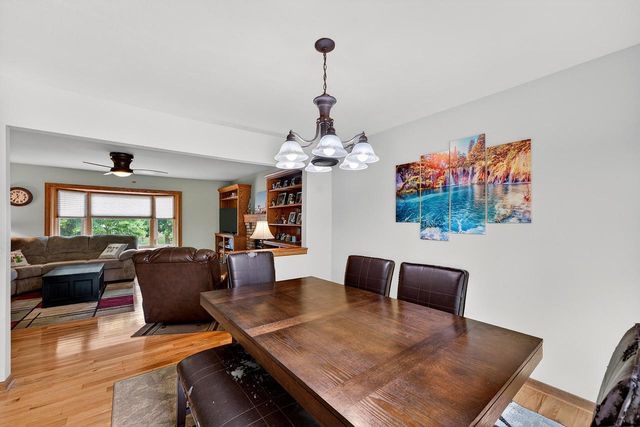 919 Squire LANE, West Bend, WI 53090