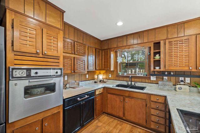 3965 Lynn Ora Dr, Pensacola, FL 32504