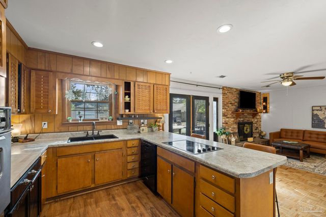 3965 Lynn Ora Dr, Pensacola, FL 32504