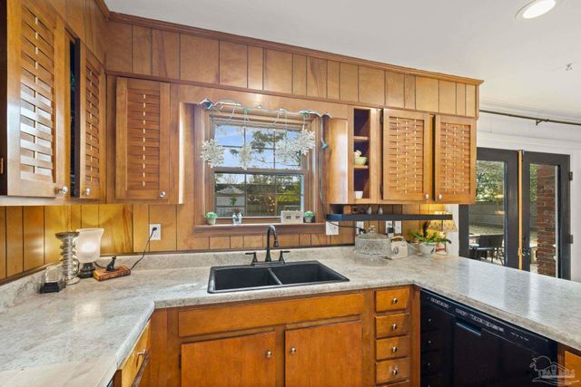 3965 Lynn Ora Dr, Pensacola, FL 32504