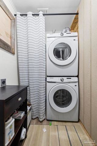 3965 Lynn Ora Dr, Pensacola, FL 32504