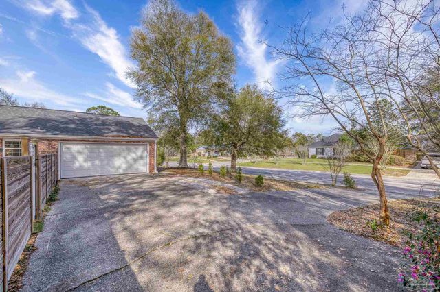 3965 Lynn Ora Dr, Pensacola, FL 32504