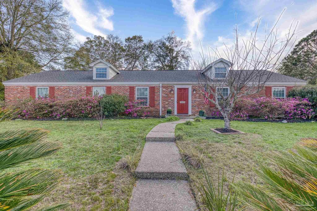 3965 Lynn Ora Dr, Pensacola, FL 32504