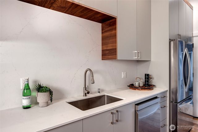 629 13th Avenue E, Seattle, WA 98102