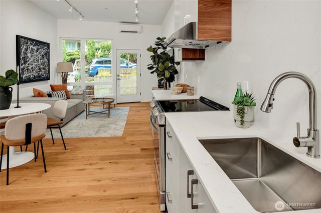629 13th Avenue E, Seattle, WA 98102