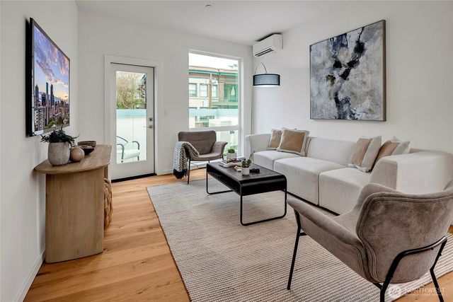 629 13th Avenue E, Seattle, WA 98102