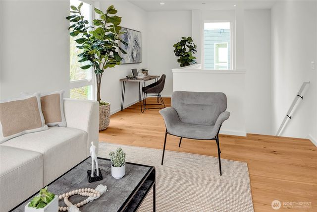 629 13th Avenue E, Seattle, WA 98102