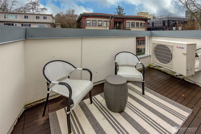 629 13th Avenue E, Seattle, WA 98102