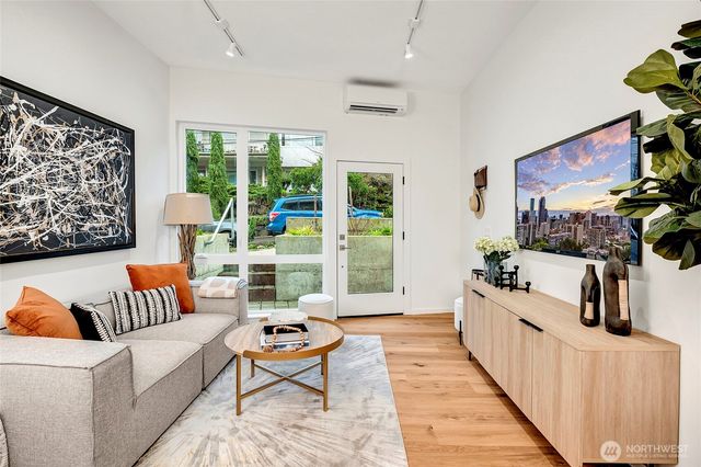 629 13th Avenue E, Seattle, WA 98102