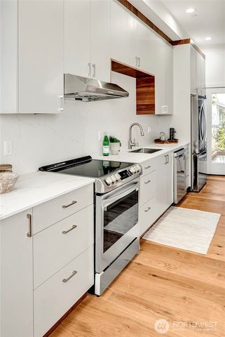 629 13th Avenue E, Seattle, WA 98102
