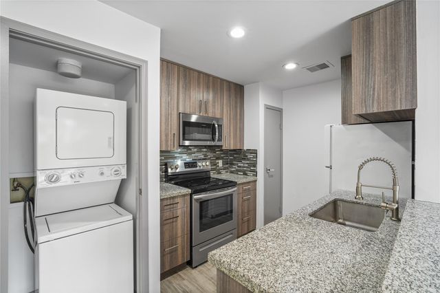 10615 Briar Forest Drive 102, Houston, TX 77042