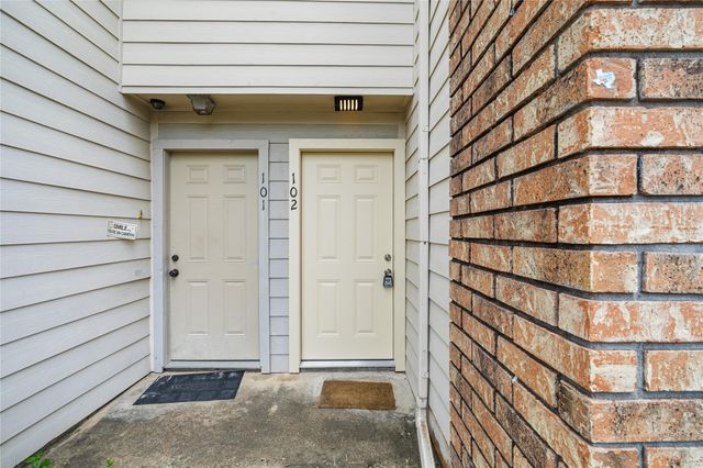 10615 Briar Forest Drive 102, Houston, TX 77042