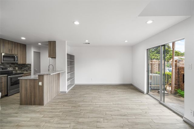 10615 Briar Forest Drive 102, Houston, TX 77042