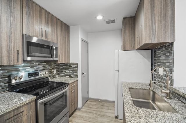 10615 Briar Forest Drive 102, Houston, TX 77042