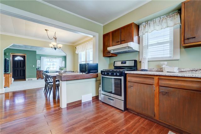 79 Pomona Dr, Greece, NY 14616