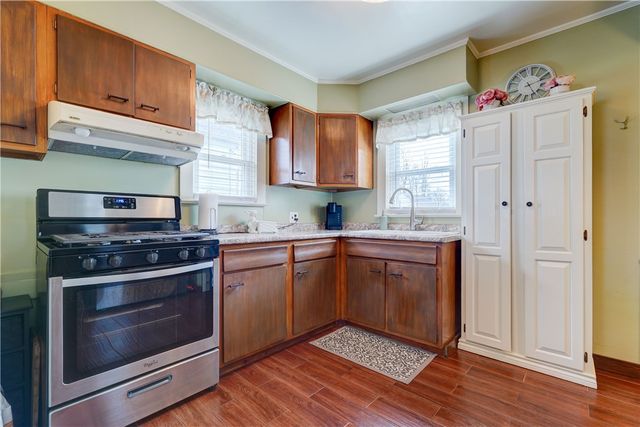 79 Pomona Dr, Greece, NY 14616