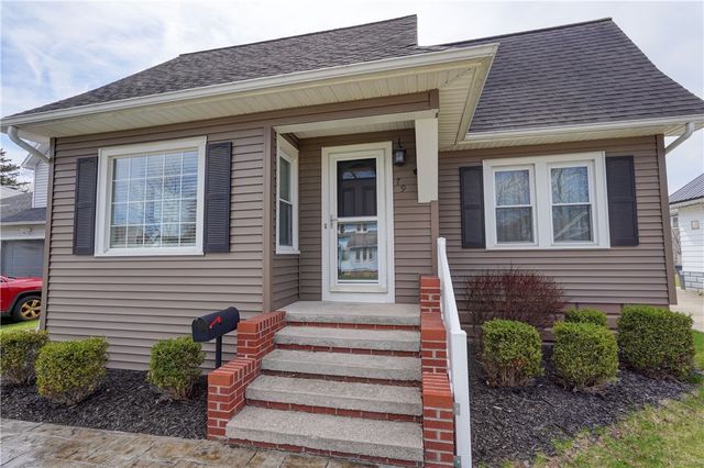 79 Pomona Dr, Greece, NY 14616