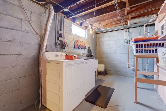 79 Pomona Dr, Greece, NY 14616