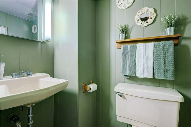 79 Pomona Dr, Greece, NY 14616