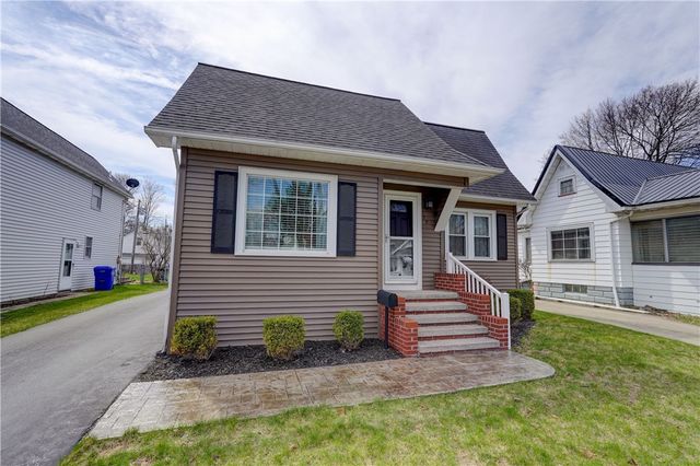 79 Pomona Dr, Greece, NY 14616