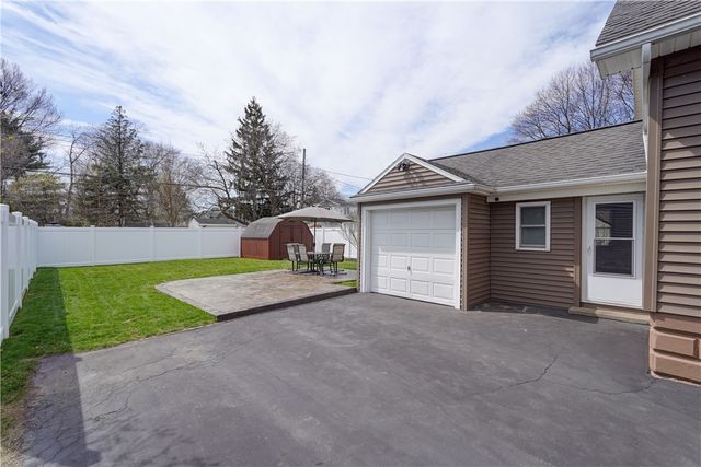 79 Pomona Dr, Greece, NY 14616