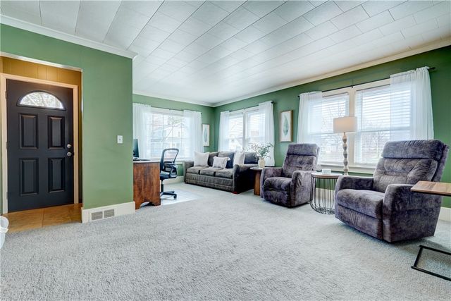 79 Pomona Dr, Greece, NY 14616