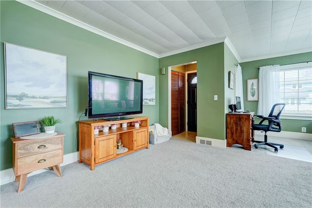 79 Pomona Dr, Greece, NY 14616