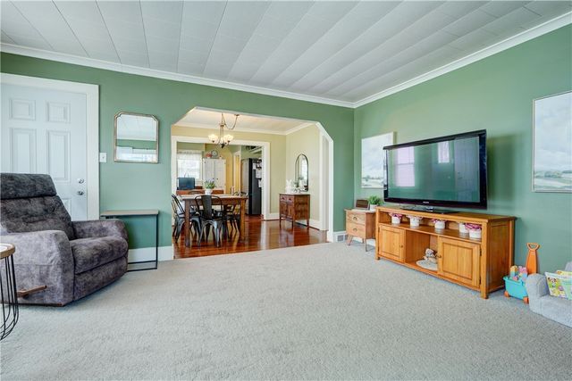 79 Pomona Dr, Greece, NY 14616