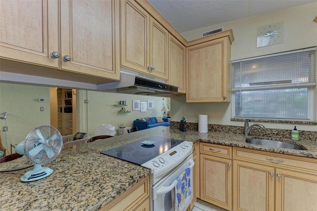 2886 WOOD STREET, Sarasota, FL 34237